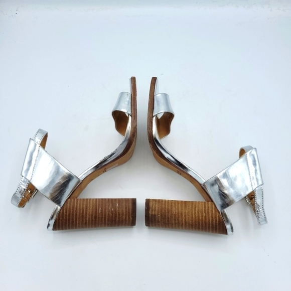 Coach Metallic/Silver Lexey Sandals Size 7 B - Picture 10 of 16